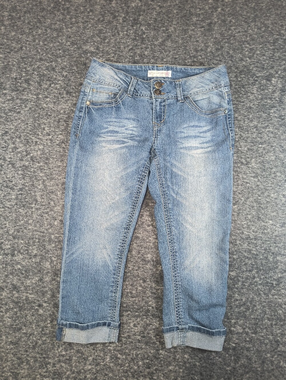 No Boundaries women's/junior size 9 cuffed Capri jeans